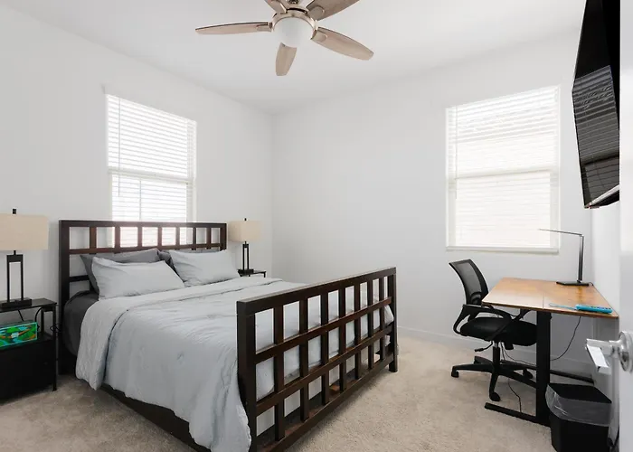 Modern Desert Home-great For Families & Groups, Near Golf, Hiking, And Fun, Private In-law With Own Entrance Also Available Separately
