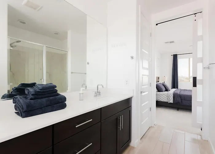 Modern Desert Home-great For Families & Groups, Near Golf, Hiking, And Fun, Private In-law With Own Entrance Also Available Separately *